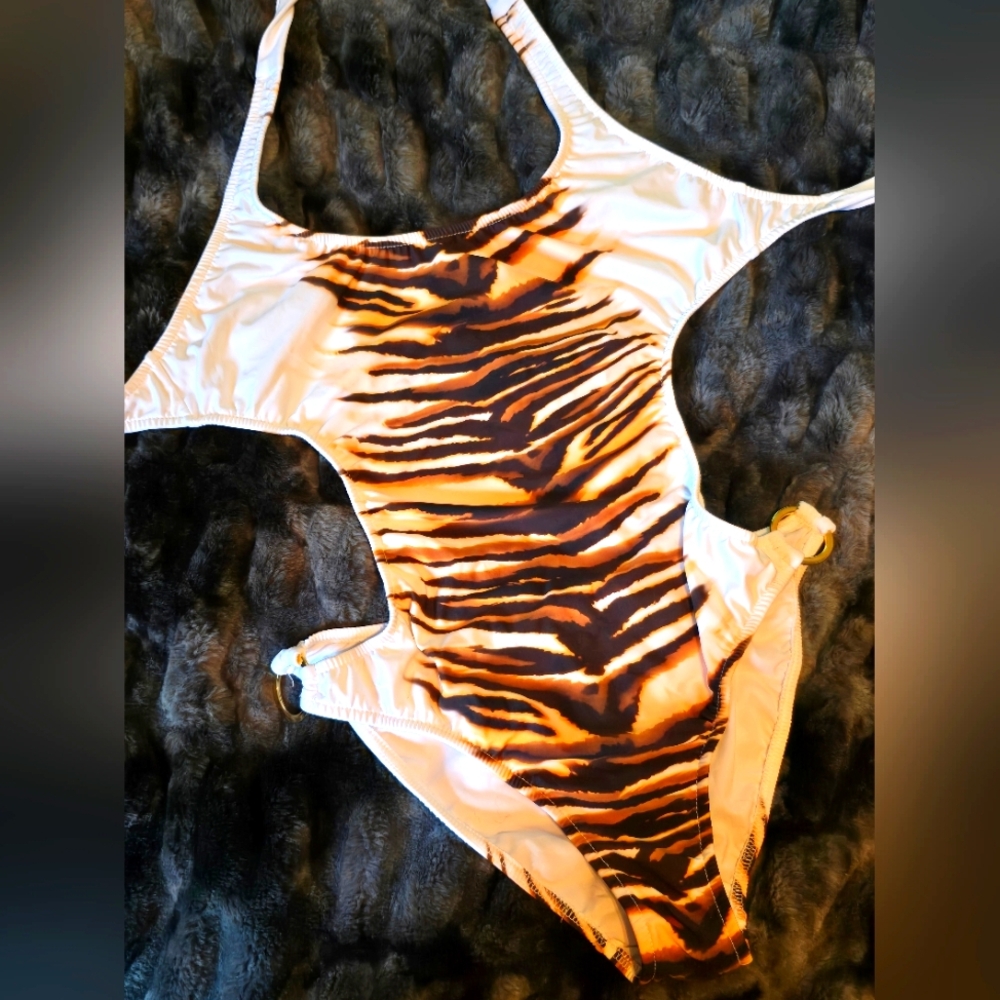 Venus Tiger Monokini - Picture 1 of 7